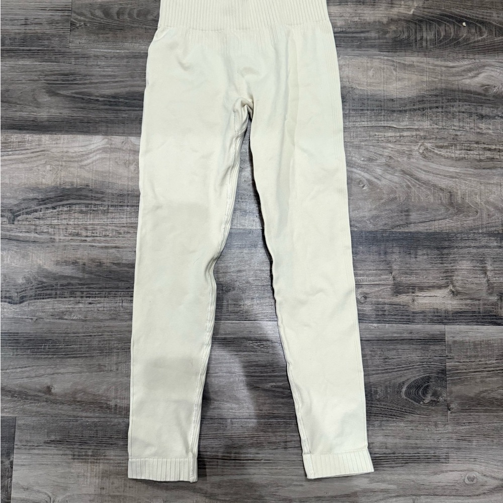 Cream Stretchy Leggings with Minimalist Design